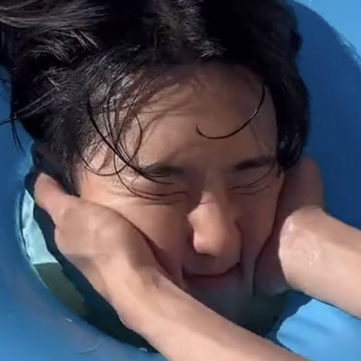 luvsoon_0's tweet photo. 호시 왤케 기여웡....
볼살에 눌려서 눈 밑에 살 접히는거 진짜 귀여움.. 아기호랭구 .ᐟ.ᐟ 🤍 https://t.co/is2okf4T1L
