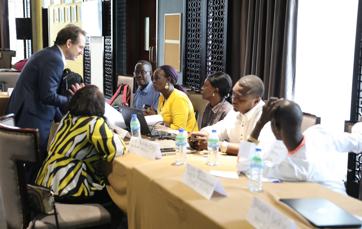 ContactPARIS21's tweet photo. PARIS21’s Stacey Bradbury is in #SierraLeona conducting a bootcamp on communicating #AgriculturalData.
#Statistics are essential for journalists as they help give credibility to their stories, yet they still require additional training to better understand & interpret #data. https://t.co/3Lep4zCAu4