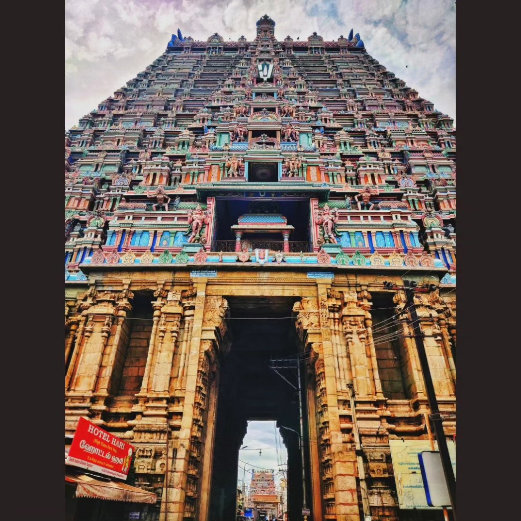 The Sri Ranganathaswamy Temple is a Hindu temple dedicated to Ranganatha, a form of the Supreme God, Maha Vishnu, located in Srirangam, Tiruchirapalli, Tamil Nadu, India.🛕😍
#srirangam #trichy #perumal #krishna #tirumala #temple #rama #tamilnadu #trichyphotography #narayan