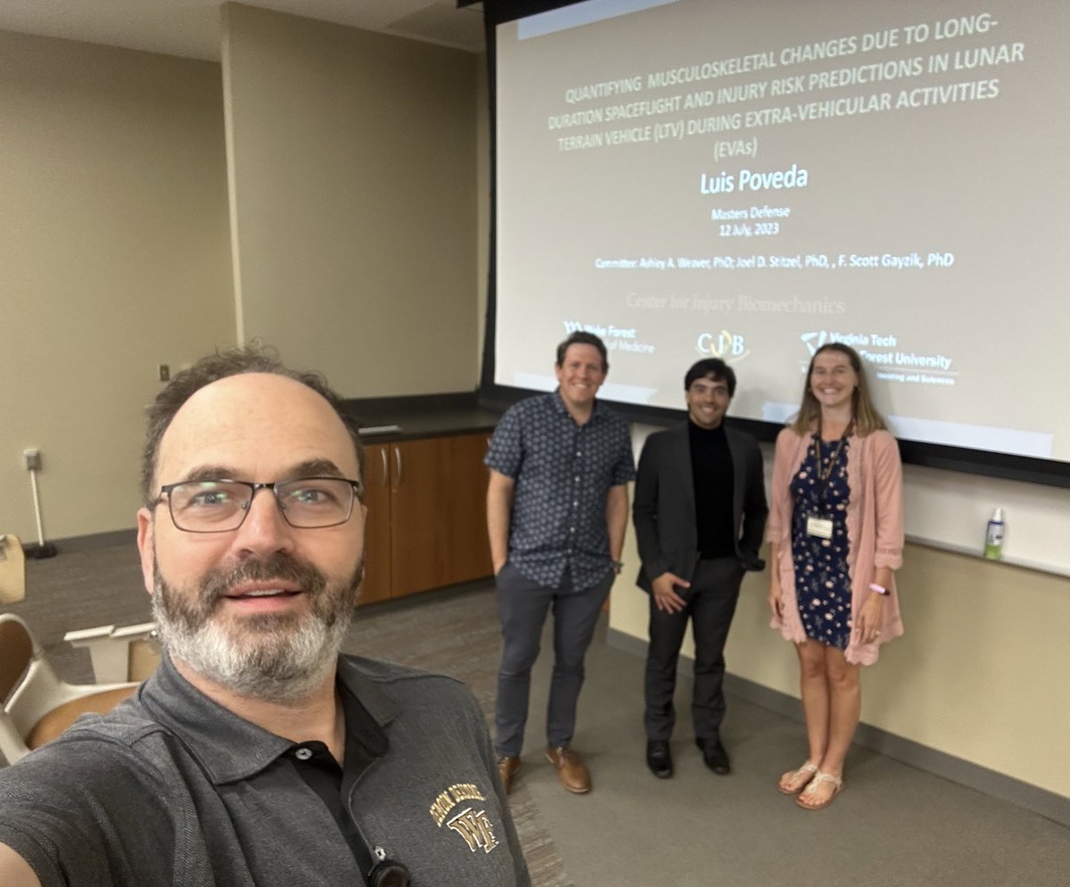 So proud of our newest MS grad <a href="/luis_pov4/">Luis Poveda</a> 👏🌚🧑‍🚀🚀<a href="/NASA/">NASA</a>