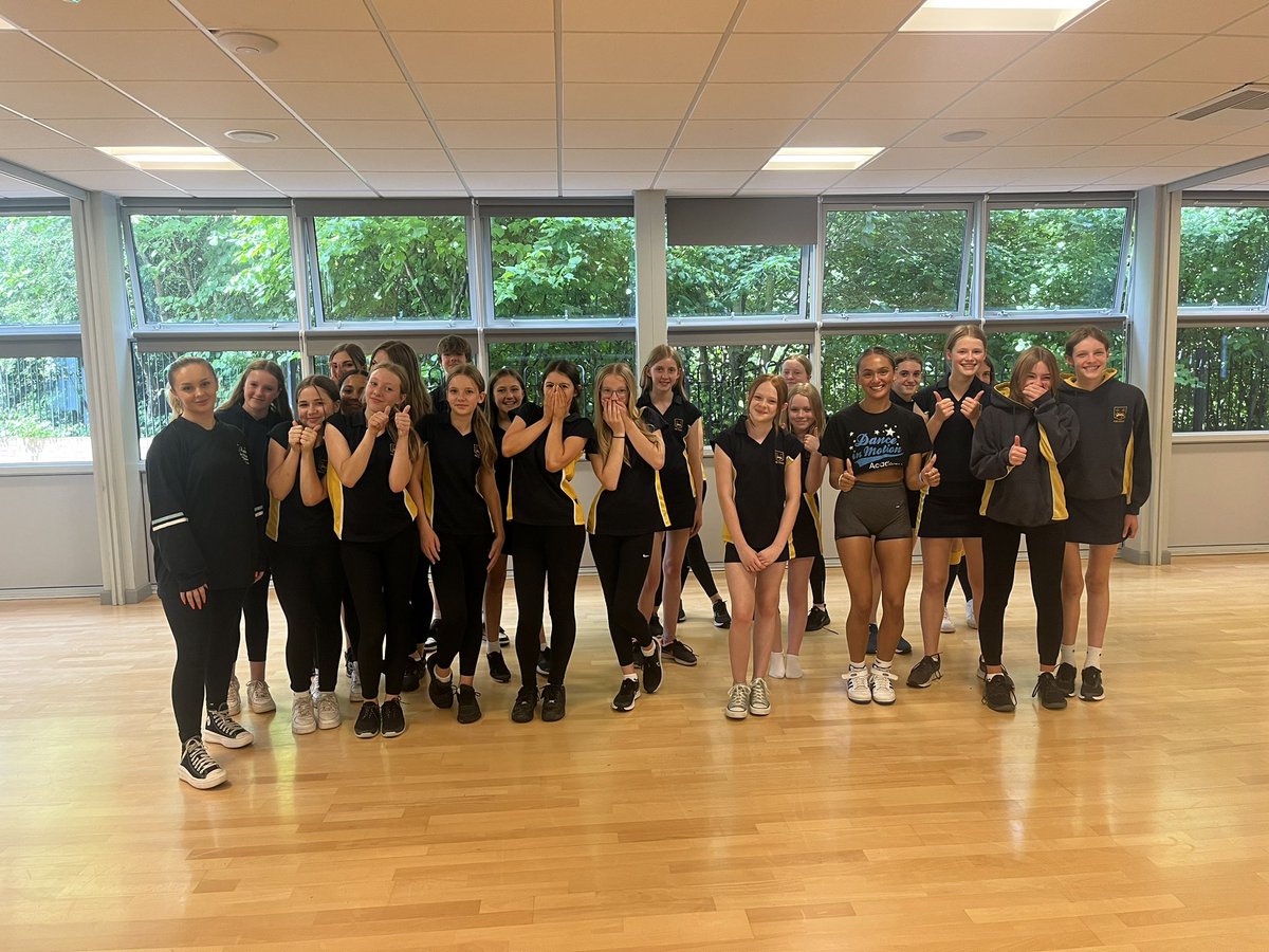 Thank you to two ex-students Miss Bryony and Miss Jodi from Dance in Motion for coming in to lead some great street dance workshops to year 8 students! The students loved the sessions! #chasedance