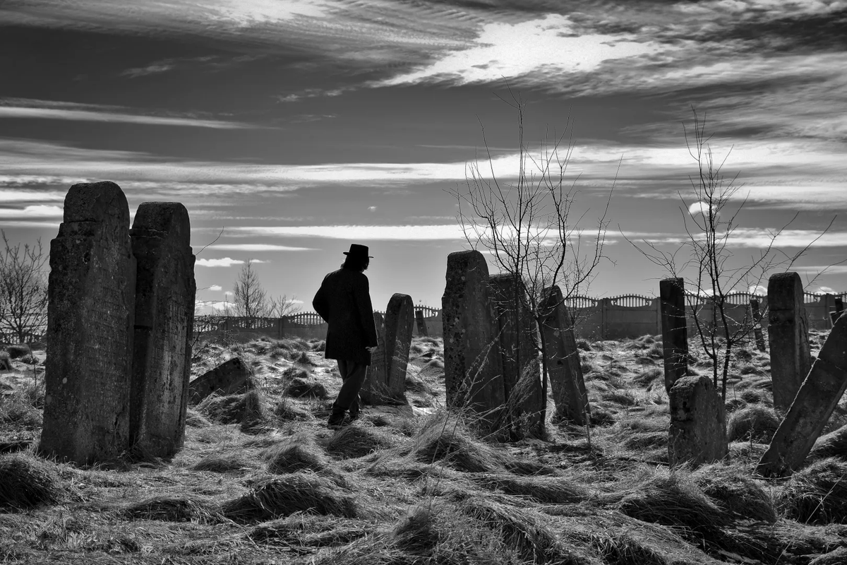 centropa's tweet photo. Introducing Maryna Dolhanova from Rivne State University of the Humanities, 2nd place winner of Centropa's EU Photography comp. What was most interesting for Maryna was that children's tombstones were made in the shape of a tree with cut branches. https://t.co/tdJsajdu52 https://t.co/DjT9CNSXsy