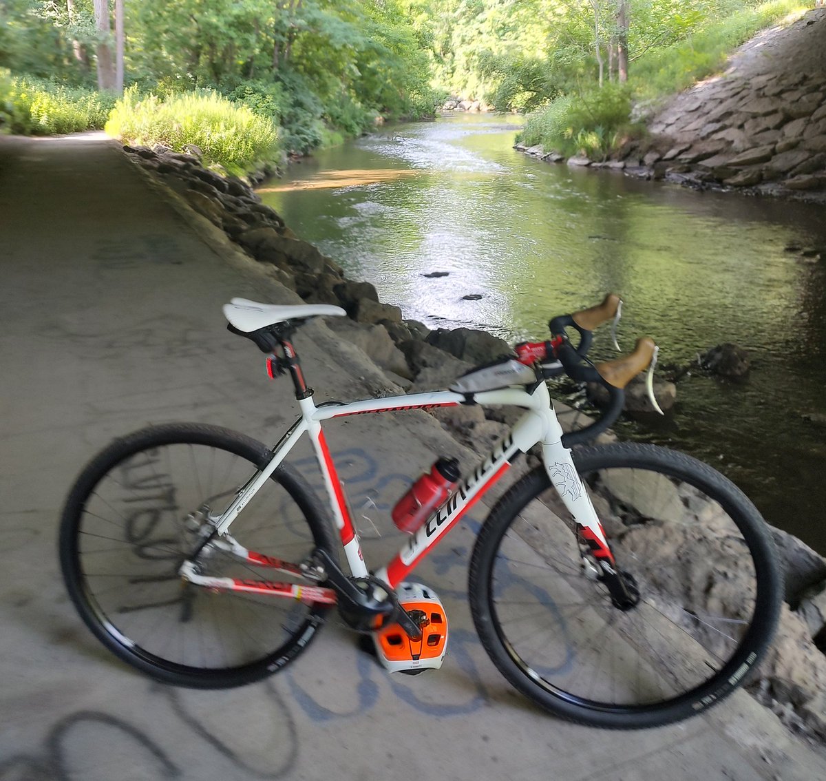 JonahDiPasquale's tweet photo. Nice morning ride , swapped out new front ring & new chain combo working awesome! 🤙🏻 #ridelife #singlespeed #onegear @tomsprobike @TomsProBikes @lonzi15 @iamspecialized @PetesWheels https://t.co/53R5MMe5Xn