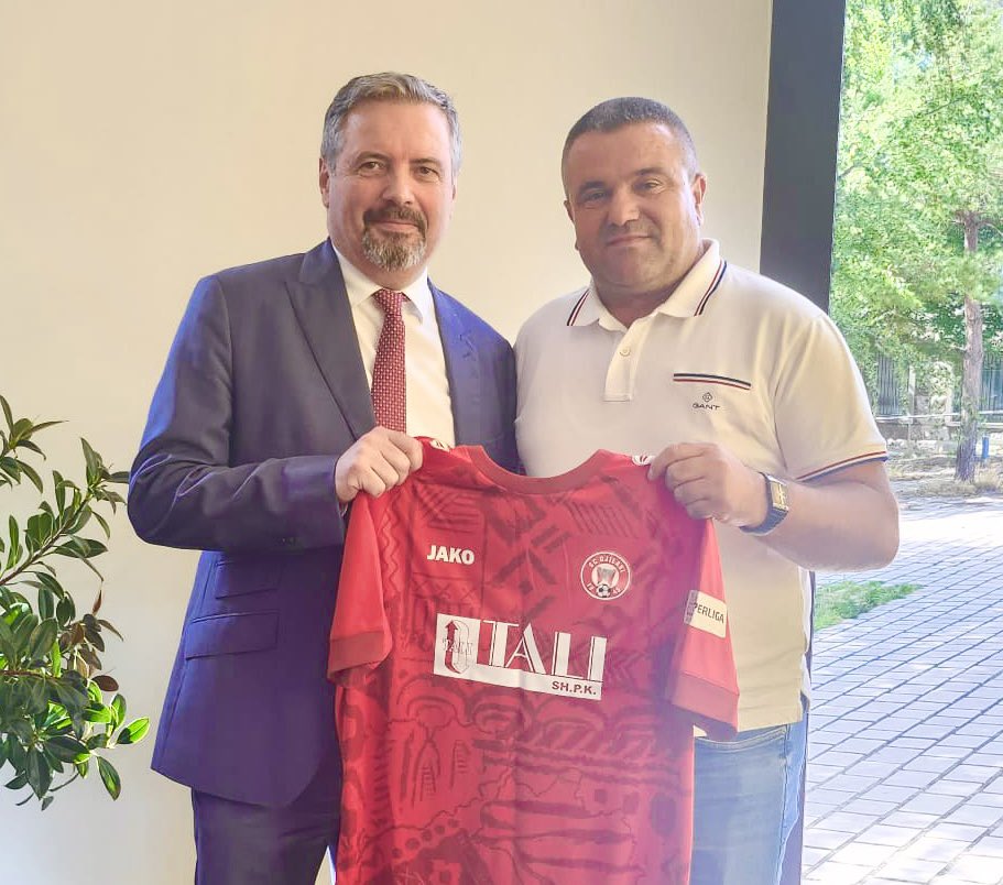 AgronBajrami's tweet photo. In #Luxembourg, met #SCGjilani managerial staff & few players to wish them success in tomorrow’s 1st leg game against FC Progrés in @europacnfleague 1st Qualifying Round.
Proud to see #Kosova teams progressing in Europe.
Professionalism & hard work shall be rewarded with success. https://t.co/KJsPcQ0hQI