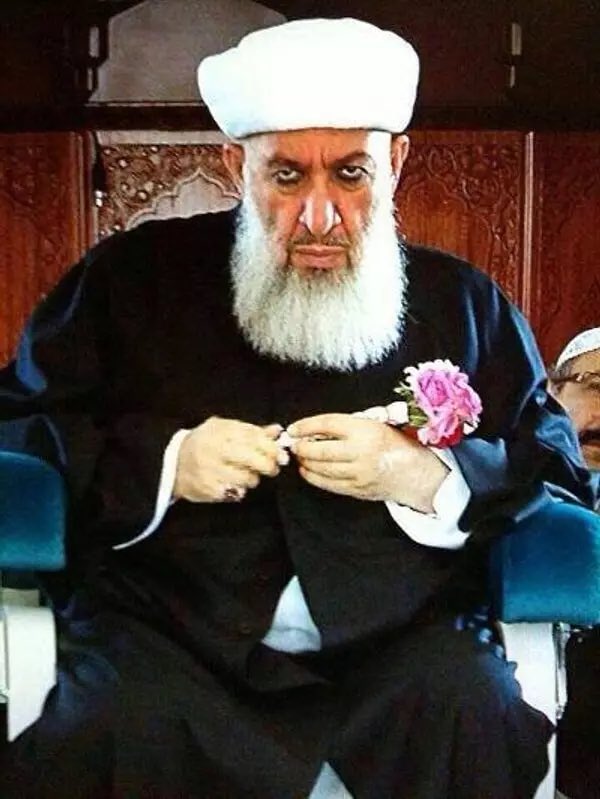 👉Menzil Şeyhi Abdulbaki Erol öldü.
👉Asıl dikkat edilmesi gereken nokta Erdoğan başta tüm Bakanların, Milletvekilleri kısaca devlet kurumları yöneticilerinin cenaze töreninde boy göstermesi bölümü. Dikkatli seyredin!!!
👉FETÖ ile mücadele ediyoruz hikayesi anlatılırken tüm