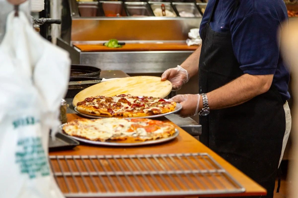 Bell's Greek Pizza tweet media