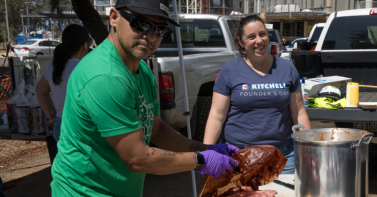 KitchellCos's tweet photo. Kitchell hosted a BBQ Competition at the @UCSanDiego Theatre District Living and Learning Neighborhood where 500+ trades working on-site celebrated their amazing work. #kitchellprogress #teambuilding 
@HKSArchitects, @EYRCarchitects, @MorrowMeadows, @aoreed, @ldidigsyou https://t.co/TQtH3zqD49