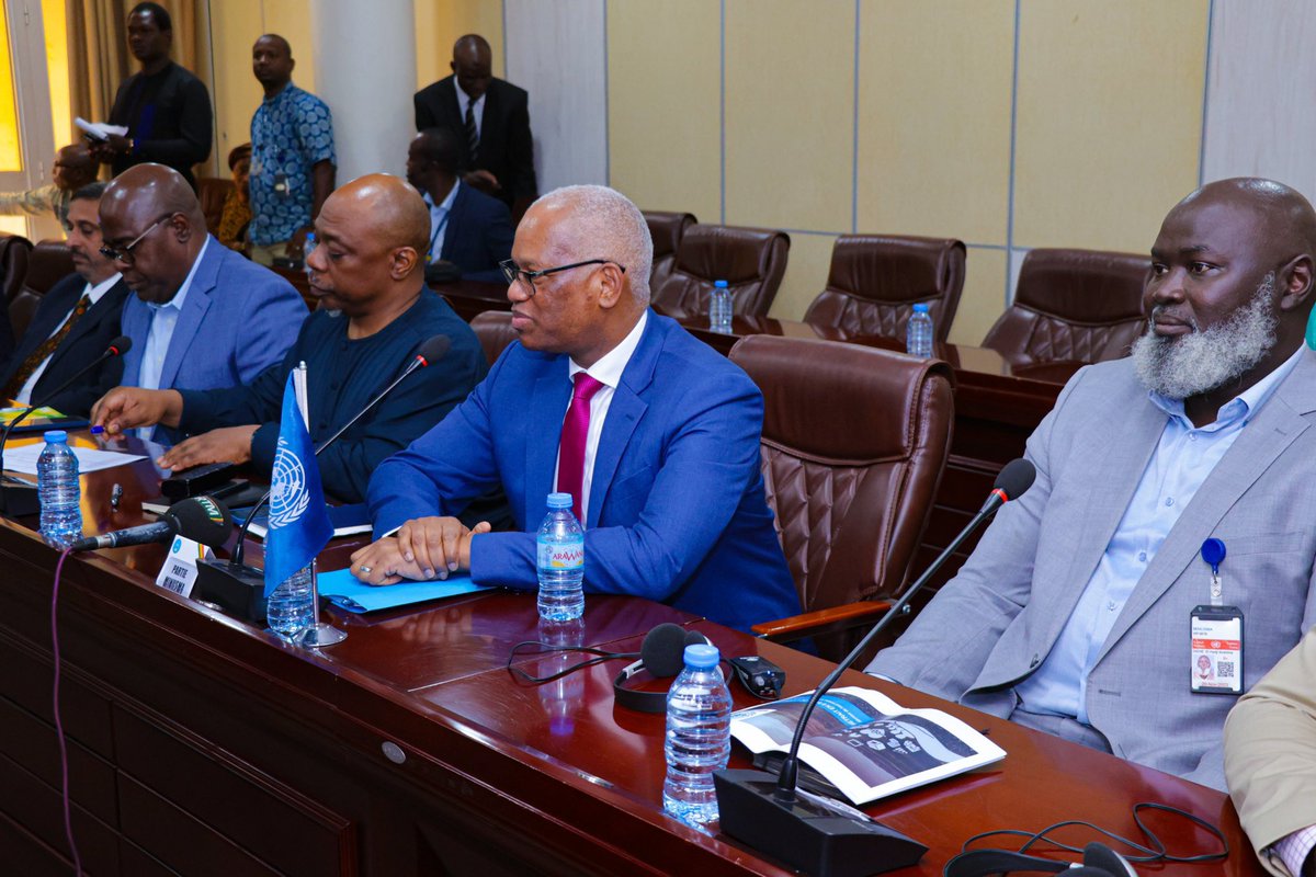 AbdoulayeDiop8's tweet photo. Dans le cadre du retrait coordonné, ordonné et sécurisé de la MINUSMA du Mali dans le délai imparti, conformément à la résolution 2690 du Conseil de Sécurité des Nations Unies, j’ai tenu, en compagnie du Ministre d’Etat, Ministre de l’Administration Territoriale et de la Décentralisation et de douze membres du Gouvernement, une séance de travail, le mardi 11 juillet 2023 avec une équipe de la MINUSMA conduite par Monsieur El-Ghassim WANE, Représentant spécial du Secrétaire Général des Nations Unies, Chef de la MINUSMA.

En prélude à la phase active du retrait, la Partie gouvernementale et la MINUSMA ont eu des échanges pour une compréhension partagée en vue de l’adoption et la finalisation du chronogramme détaillé en cours d'élaboration. 

Au nom du Gouvernement, j’ai rassuré quant aux mesures prises et réaffirmé l’engagement du Mali à assumer pleinement son rôle régalien, dans un esprit de coopération, pour assurer une pleine réussite au processus de retrait de la MINUSMA au 31 décembre 2023.