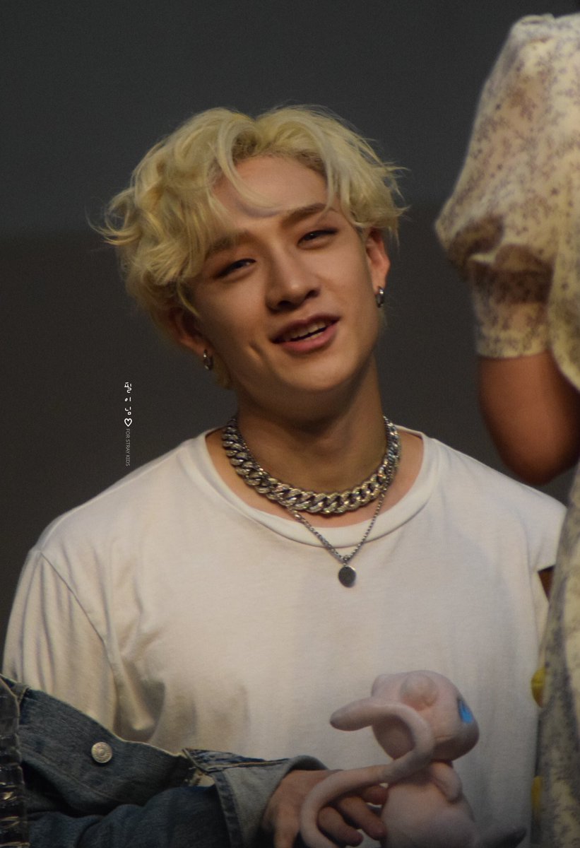 MischievousChan's tweet photo. Just something about these pics that bring me so much happiness! He looks so fucing gorgeous in them I honestly can't get enough! 100 % skater boy 🤭 https://t.co/LVNc2d2BYj