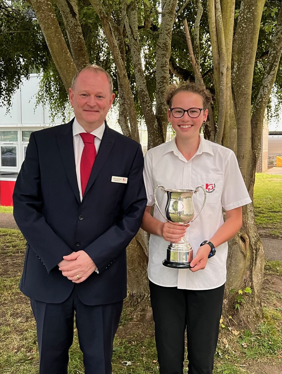 Roundwood_Park's tweet photo. (2/2) As Mr Henshall concluded, the recipient is 'one of the most exceptional students that has ever walked through our doors.' HUGE congratulations from us all at RPS, Isabella! So very well deserved 🔴⚪⚫
#rpsheadsaward23 #proudrps https://t.co/w0nXTrvibA