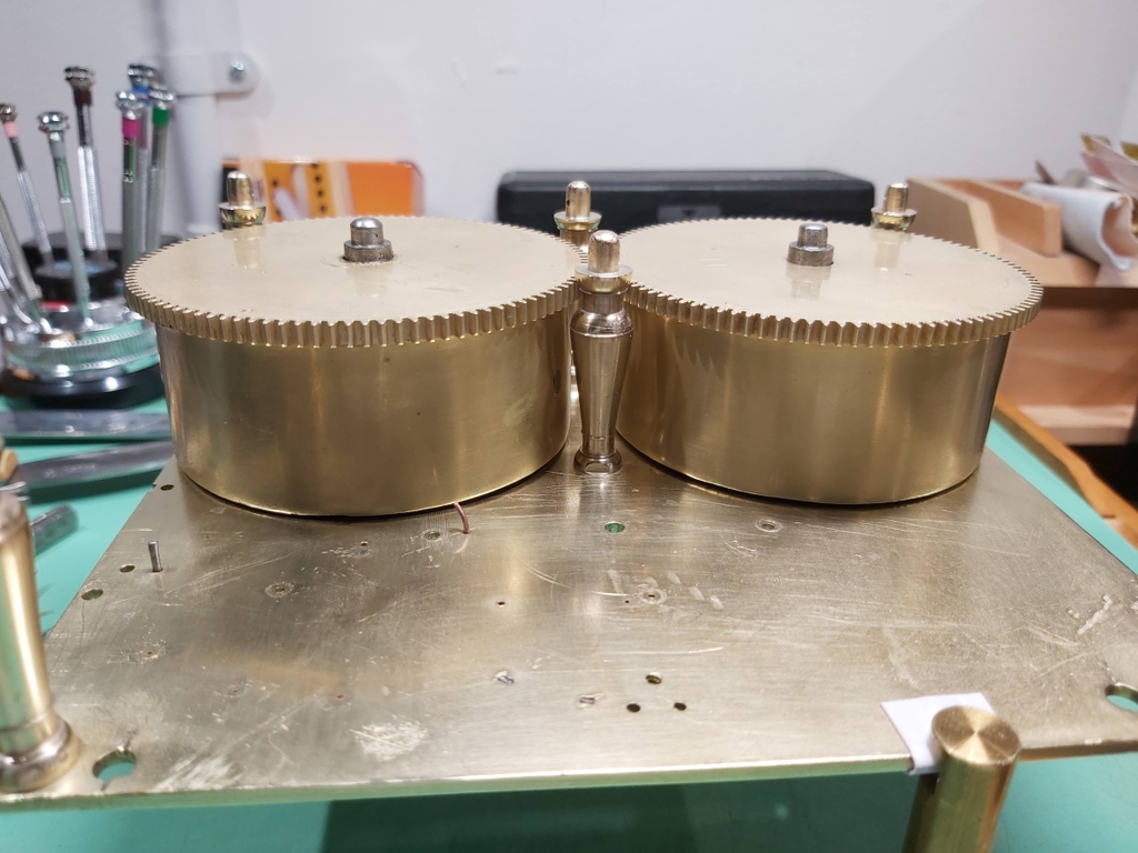 jeremydoddjd's tweet photo. Very tight tolerances in the 17th Century. Parisian maker Baltazar Martinot making full use of every milimetre.
https://t.co/Iy698sFkwM
#horology #Clockrepair #antique #French #Frenchantiques https://t.co/0Ktyhij5CX