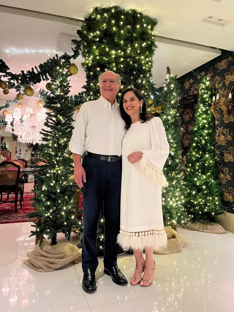 geraldoalckmin's tweet photo. Hoje é dia de celebrar o aniversário da melhor parte da família. @lualckmin_, parabéns por mais um ano e obrigado por seu amor e companheirismo de toda uma vida. https://t.co/Khnm6PVWIS