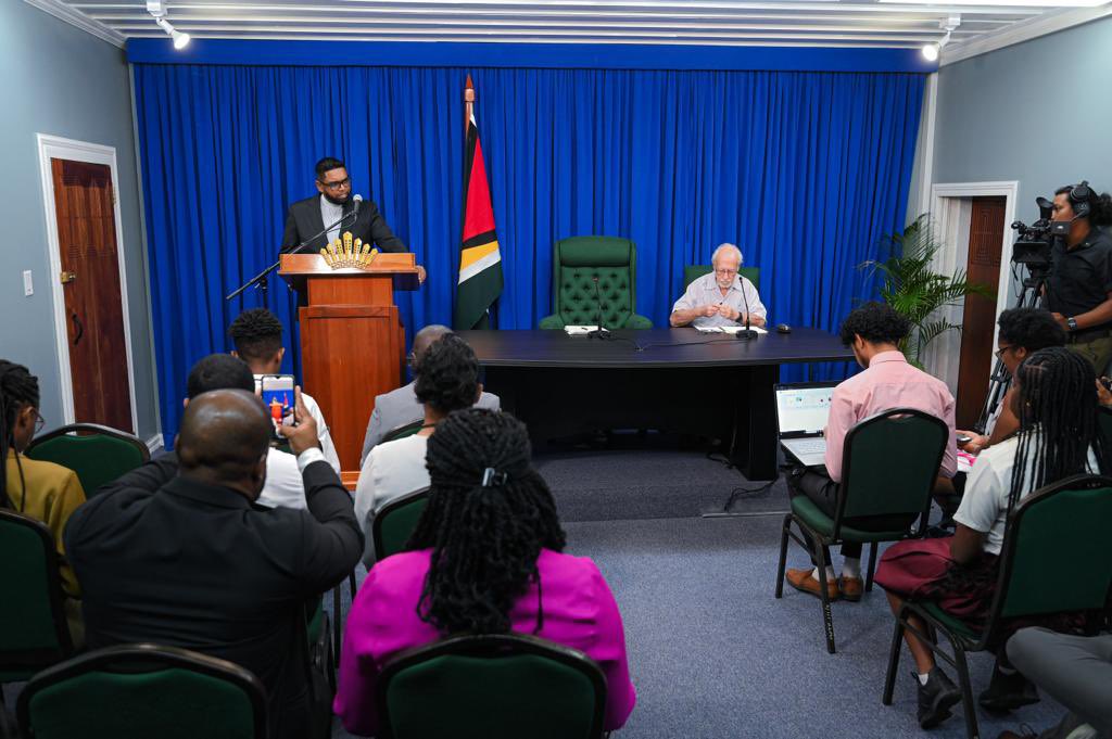 SuelleFindlay's tweet photo. President Ali engages the media on several development matters, highlighting that he sees Government as a facilitator of growth and development. https://t.co/mp0XXpzd0n
