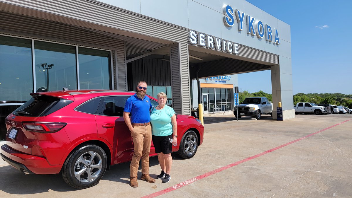 Sykora_Ford's tweet photo. Congratulations to Becky Crowl on her new 2023 Escape! Thank you for the continued business throughout the years and enjoy that cool new ride! https://t.co/IoYa5Odp5U