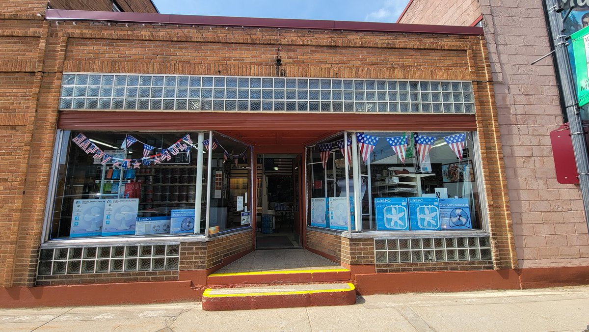 LostAmericana's tweet photo. #Munising, #Michigan.
#smalltown #LostAmericana https://t.co/kVl4BEXJ4T