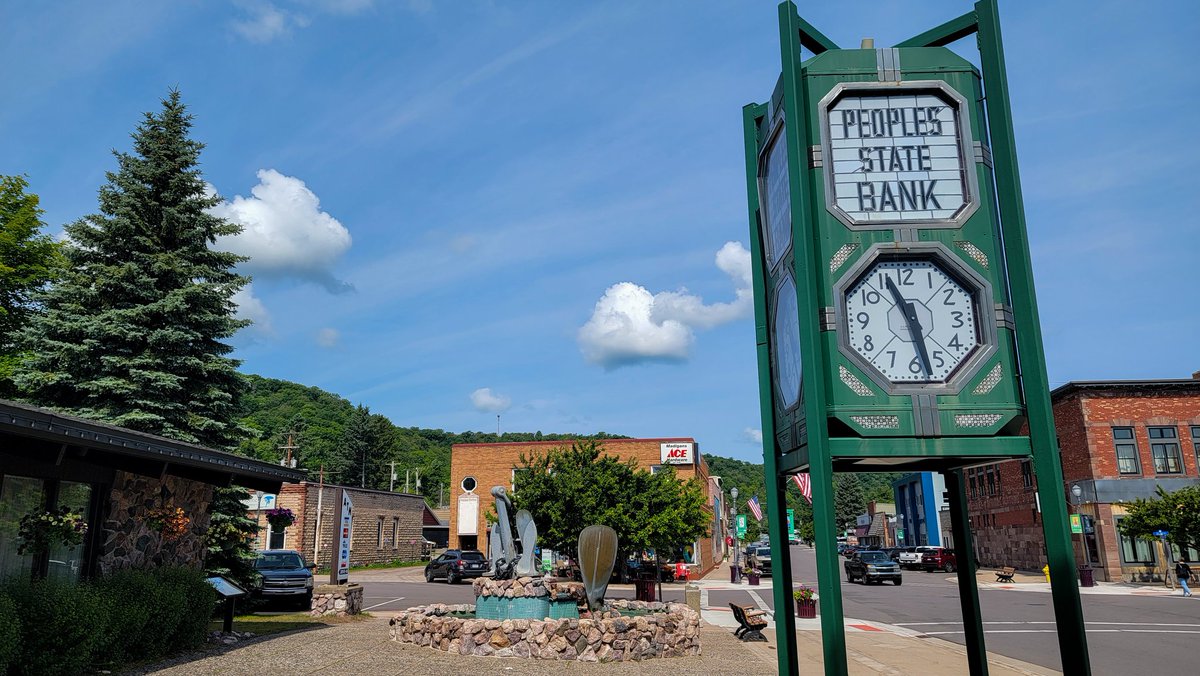 LostAmericana's tweet photo. #Munising, #Michigan.
#smalltown #LostAmericana https://t.co/kVl4BEXJ4T