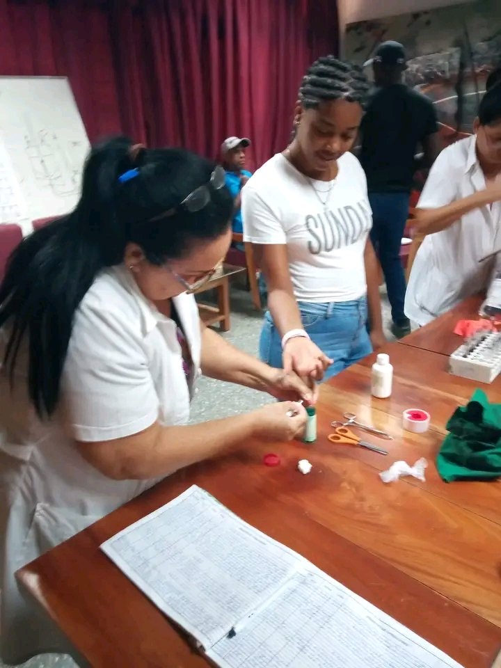 YhindraB's tweet photo. #70Moncada
Donaciones de sangre,para salvar vidas.Trabajadores de la fábrica de cemento: René Arcay.Voluntarios, que honran la gesta del Moncada.
#Mariel
#Artemisa https://t.co/5EYtxVGY26