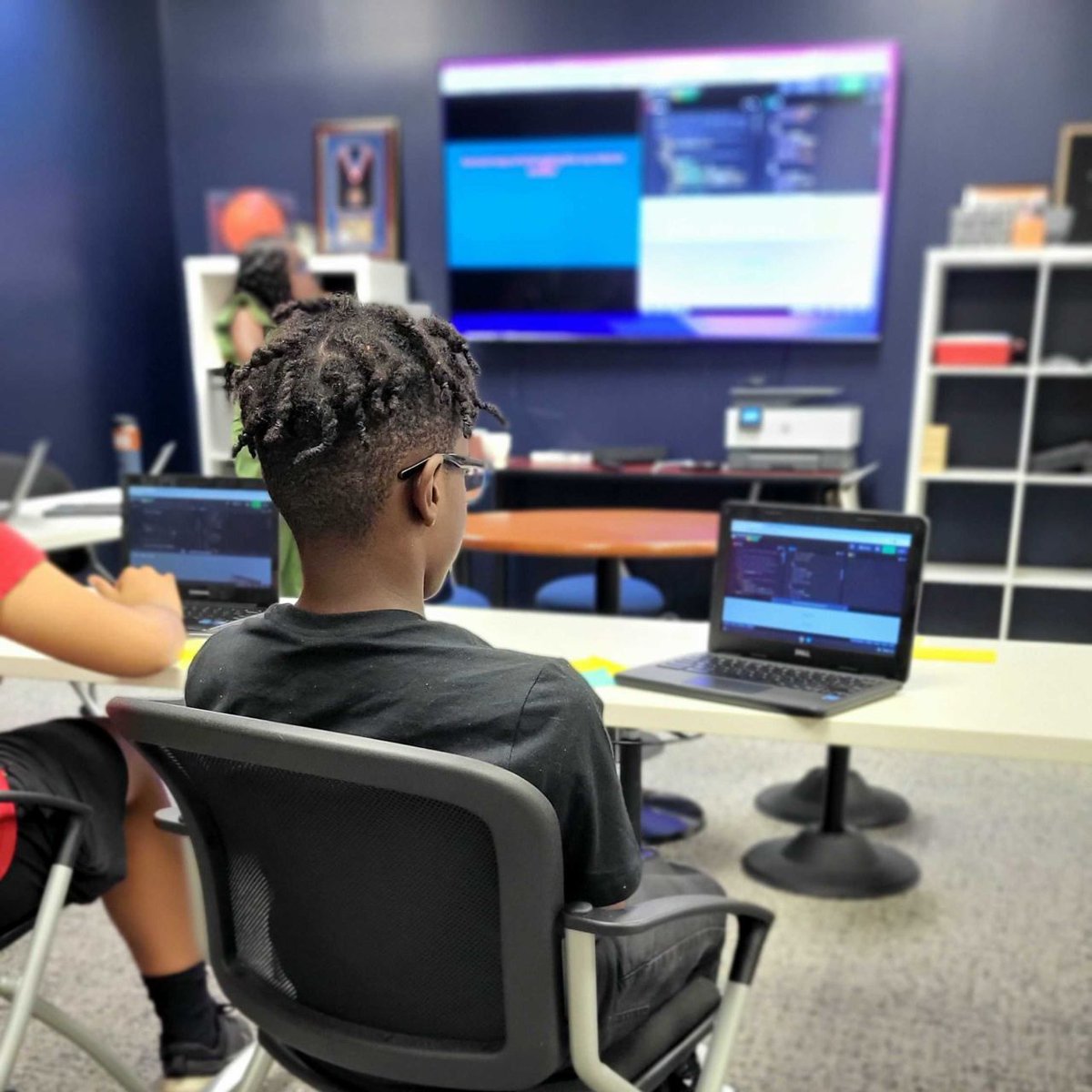 _codedby's tweet image. Last night we held our first #IntroToCoding workshop of the summer! It was amazing to see beginner coders dive into the material and grow their interest in tech.
Do you know a Philly teenager who wants to learn how to code? Our next workshop is July 29: bit.ly/3px22xy