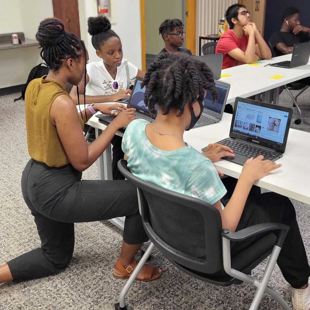 _codedby's tweet image. Last night we held our first #IntroToCoding workshop of the summer! It was amazing to see beginner coders dive into the material and grow their interest in tech.
Do you know a Philly teenager who wants to learn how to code? Our next workshop is July 29: bit.ly/3px22xy