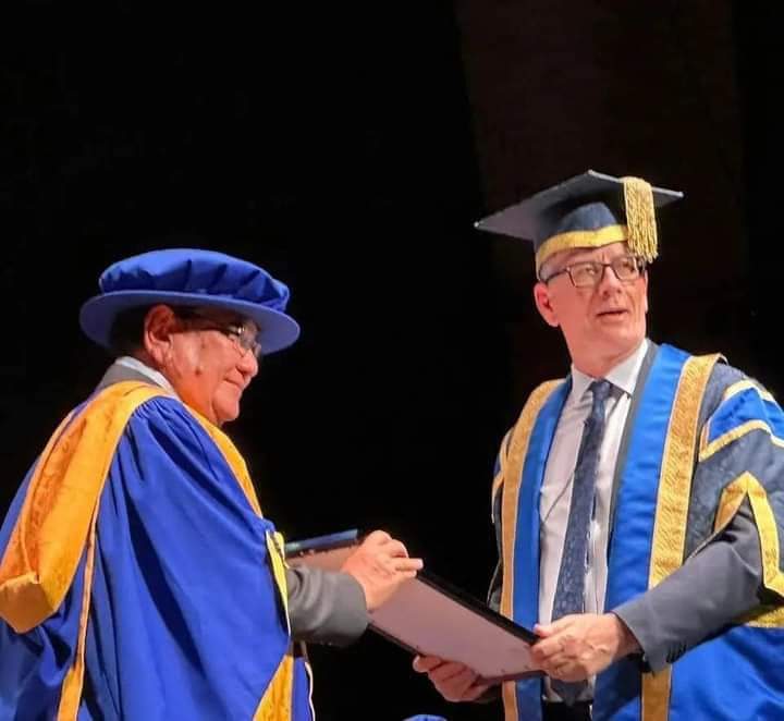 बेलायत यात्रामा रहनु भएका आदरणीय डा सन्दूक रूइतलाई बेलायतको एंग्लिया रस्किन बिश्वबिद्यालयले मानार्थ डक्टरेट अफ़ साइंसको उपाधिले बिभूषण गरेको छ । हार्दिक बधाई तथा शुभकामना !