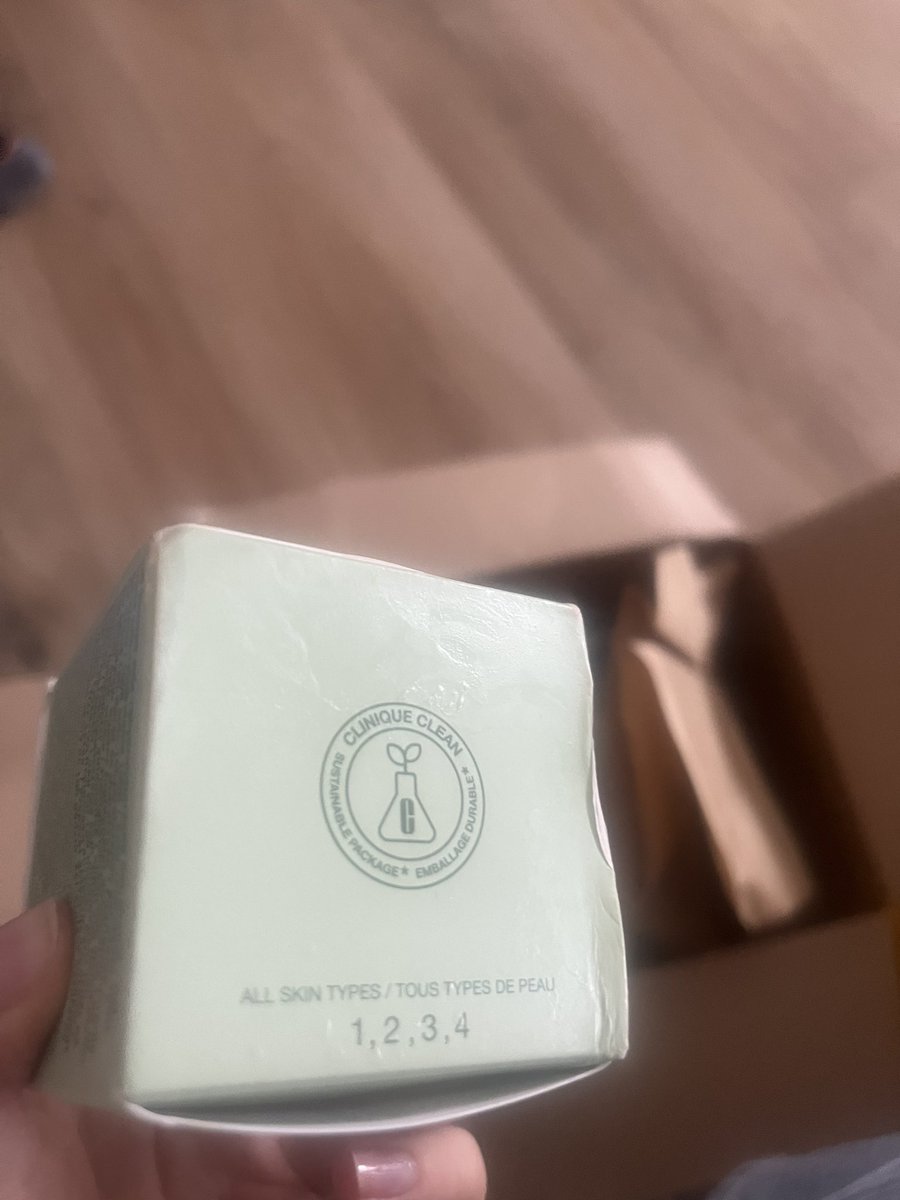 Kara292's tweet photo. @lookfantastic has the worst service I’ve ever experienced. Order arrived with a bottle of shampoo burst and all over my remaining products but apparently this isn’t an issue and the ‘box is just wet’ 🙃🤡 https://t.co/7VGg5OYLD3