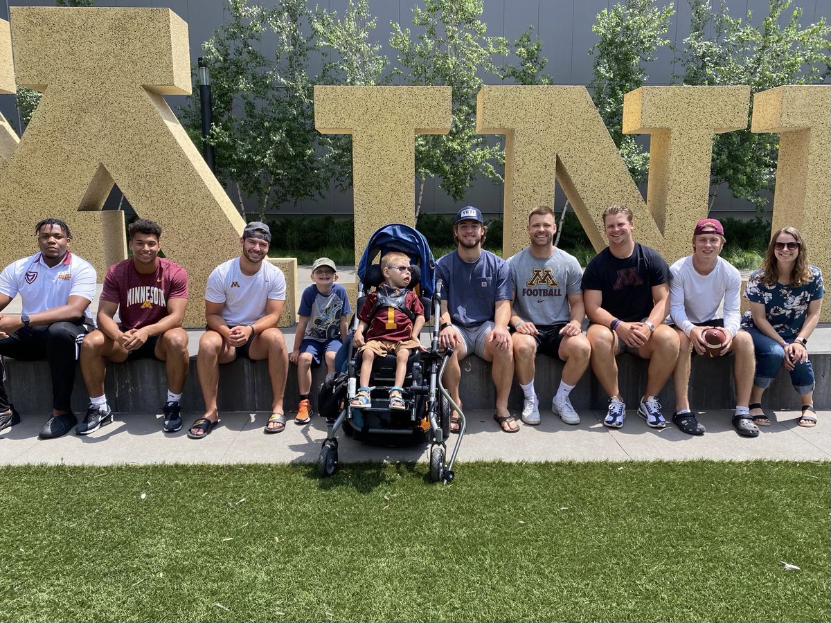 MNFBDEV's tweet photo. Tuesday our IMPACT PLAYER Mitch arrived on campus to hang out with the team and tour his new digs!!

@DisanoJack @Mark_Crawford96 @ctkramer5 @MaxShikenjanski @ryanselig_ @GoTeamIMPACT https://t.co/WciQTmzPpI