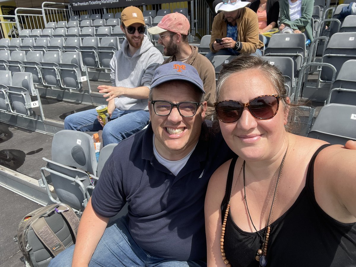 Beth Mooney #engvsaus c15 and 16 Mark Alleyne stand loving the cricket!!