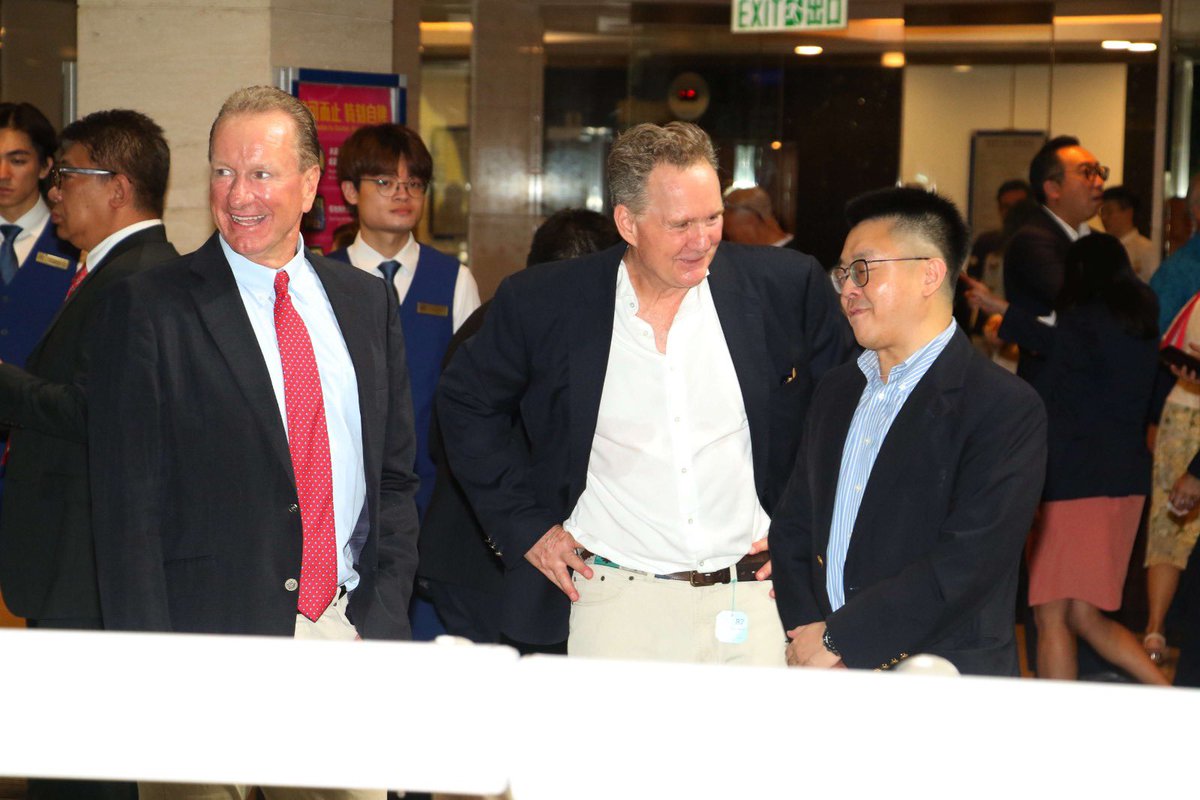 Not the biggest horse on the block, but Togepi makes up for in heart. We were concerned about barrier 11 on a track that appeared to favour the front runners but Hugh Bowman gave the horse a top ride. Congratulations to owner Liu Shun Hong.