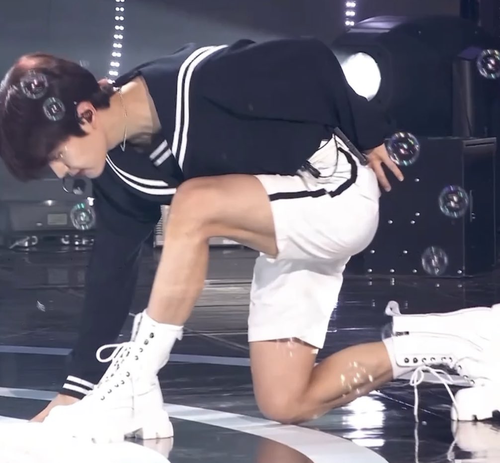 mellur_ffy's tweet photo. 제가 더뷰 활동을 광적으로 좋아하는 이유는요… 더뷰 무대 착장이 전부 …더보기 https://t.co/04k0HCi4Rt