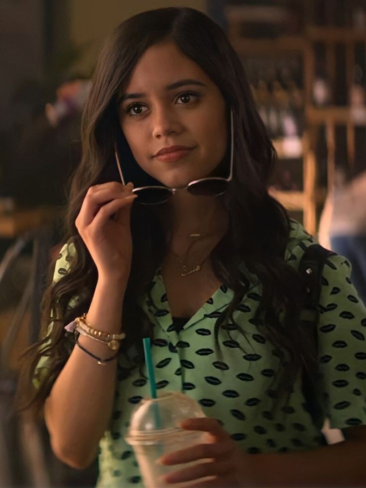 Roxdk7's tweet photo. Jenna ortega is an Emmy, Sag Award, and Golden Globe nominee https://t.co/NgmQTPGsY6