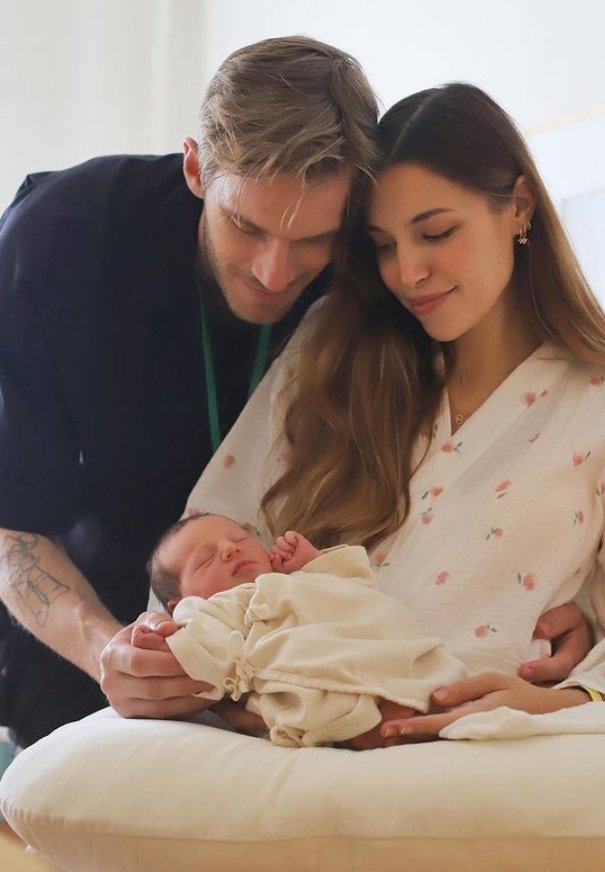 pracheevaiti's tweet photo. Welcome to the world little Bjorn @pewdiepie #pewdiepie #marziakjellberg https://t.co/RXXPYiFURJ