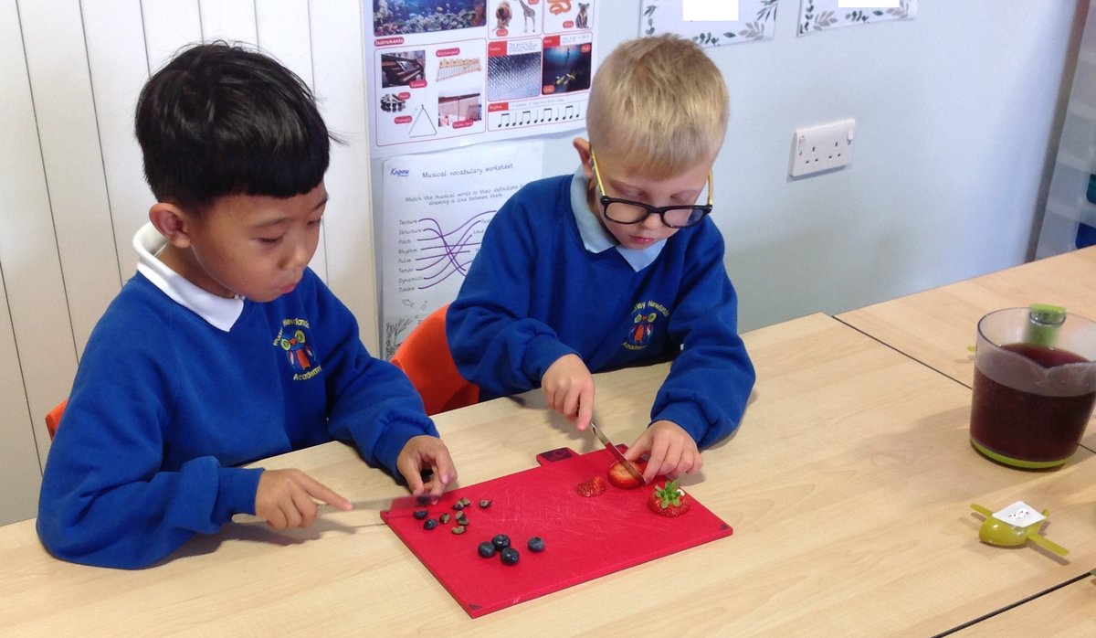 MNA_Year1's tweet photo. Year 1 have absolutely loved making ice lollies for D.T. We designed our appealing packaging and chose the best flavours. Then cut the fruit very carefully. Our favourite part was getting to eat them of course! https://t.co/VgRrsvFJCt