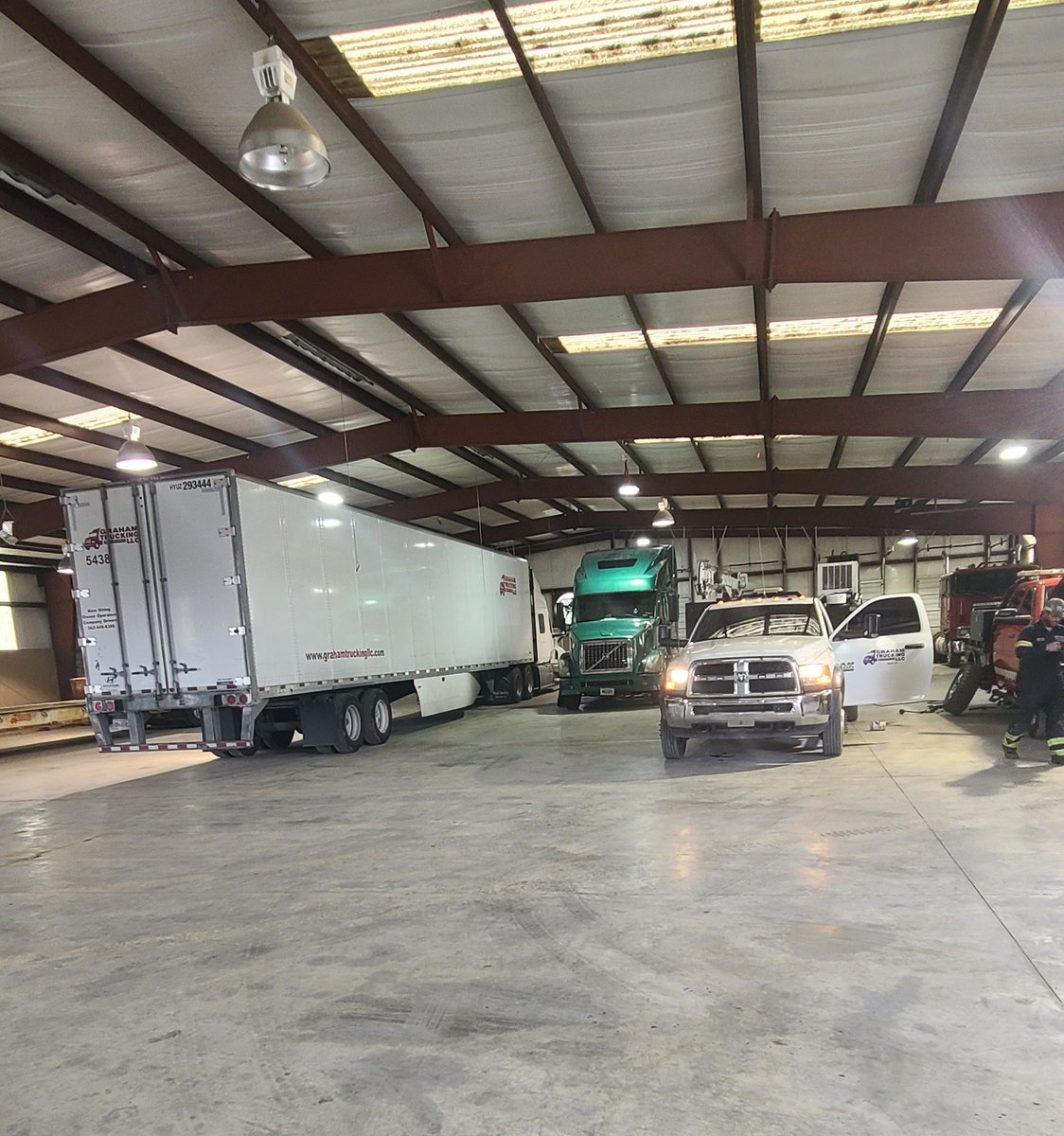 GrahamTrkn's tweet photo. J&amp;J Diesel Repair, Byhalia, MS now OPEN! We can handle any Diesel repair needs. 50 Edwards Road Byhalia, MS. 662-850-5433 https://t.co/2bTmE7BRZ2