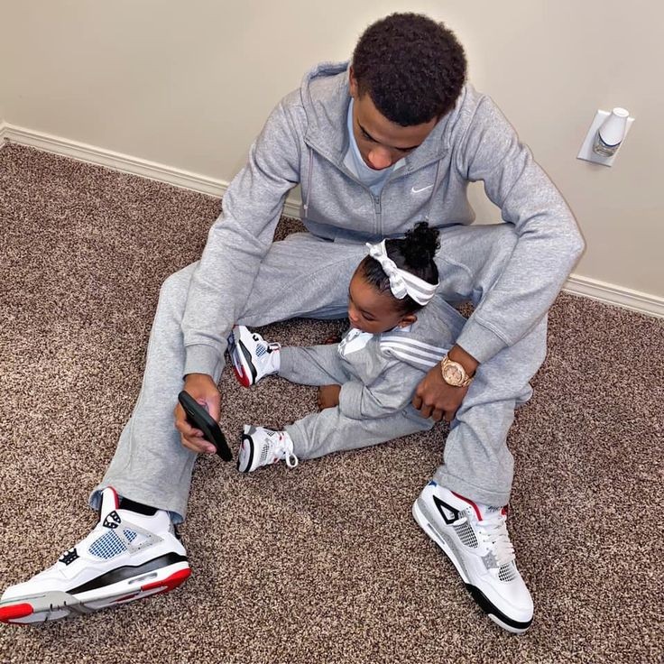 dia do meu dindinho lindo, você é incrível sabia? Continue sendo essa pessoa maravilhosa por dentro e por fora, saiba que vou estar para tudo que precisar! 
Feliz aniversáriooo *estouro confetes*
Eu te amo infinitos, dindinho 🤍