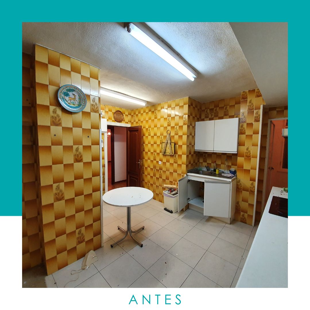 GodaiReformas's tweet photo. En GODAI, nos encanta mostrar el impacto que podemos lograr en tus espacios. Echa un vistazo a esta increíble transformación de una cocina, ¿Qué os parece?

#reformas #reformaintegral #reformaintegral #reformasintegralesmadrid #reformaselegantes #diseñodeinteriores #Madrid https://t.co/ycUjsOigB9