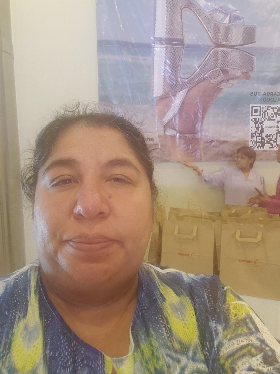 Elizabeth_vel75's tweet photo. #estoy en foro de negocios andrea. https://t.co/6Wig7Hhla1
