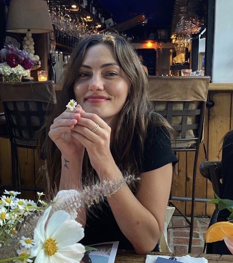 Happy birthday to phoebe tonkin 