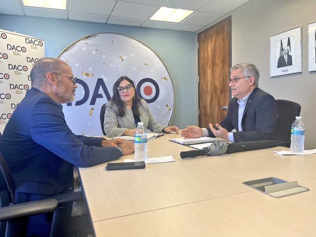 dacoatufavor's tweet photo. La @prsecdaco del @dacoatufavor Lcda. Lisoannette González Ruiz, se reunió con ejecutivos de @midapr, Félix Aponte y Manuel Reyes, para dialogar sobre el estudio de la canasta básica de alimentos.
#DACOatufavor #DacoInforma @lafortalezadepr https://t.co/Dsssy17CGA