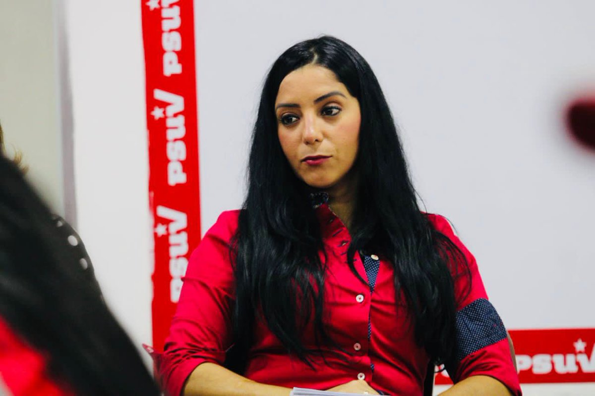 johanitakenpo's tweet photo. #12Jul Culminamos la reunión de trabajo del equipo regional del @PartidoPSUV y nuestra Vicepresidenta de Asuntos Regionales y Municipales Almiranta @gestionperfecta y la Vicepresidenta de Finanzas @yelitzePSUV_. ¡Con el Pdte.@NicolasMaduro, nosotros venceremos! #LaPoesíaNosUne https://t.co/IWU1CvzRvw