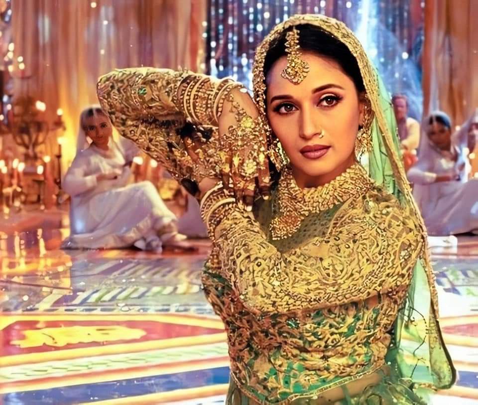 ashveersingh06's tweet photo. @MadhuriDixit as #Chandramukhi in #Devdas... That's all... That's the post. #21YearsOfDevdas #MadhuriDixit #MadhuriDixitNene https://t.co/GkYGe4Jf93