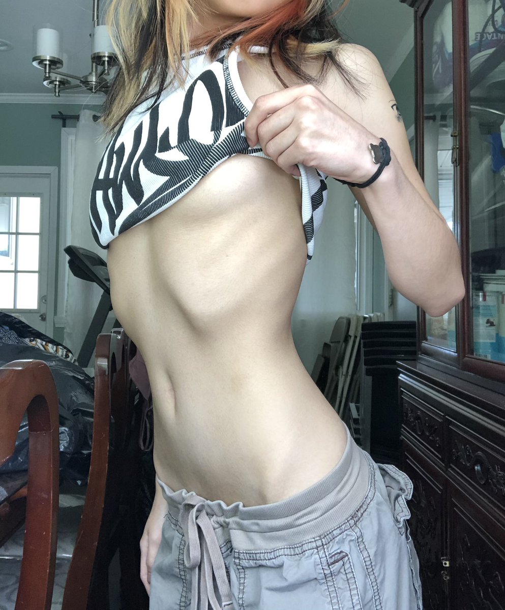 shrinkingkino's tweet photo. body reveal since i hit my kpop weight  😋 https://t.co/dsoPY2TouS