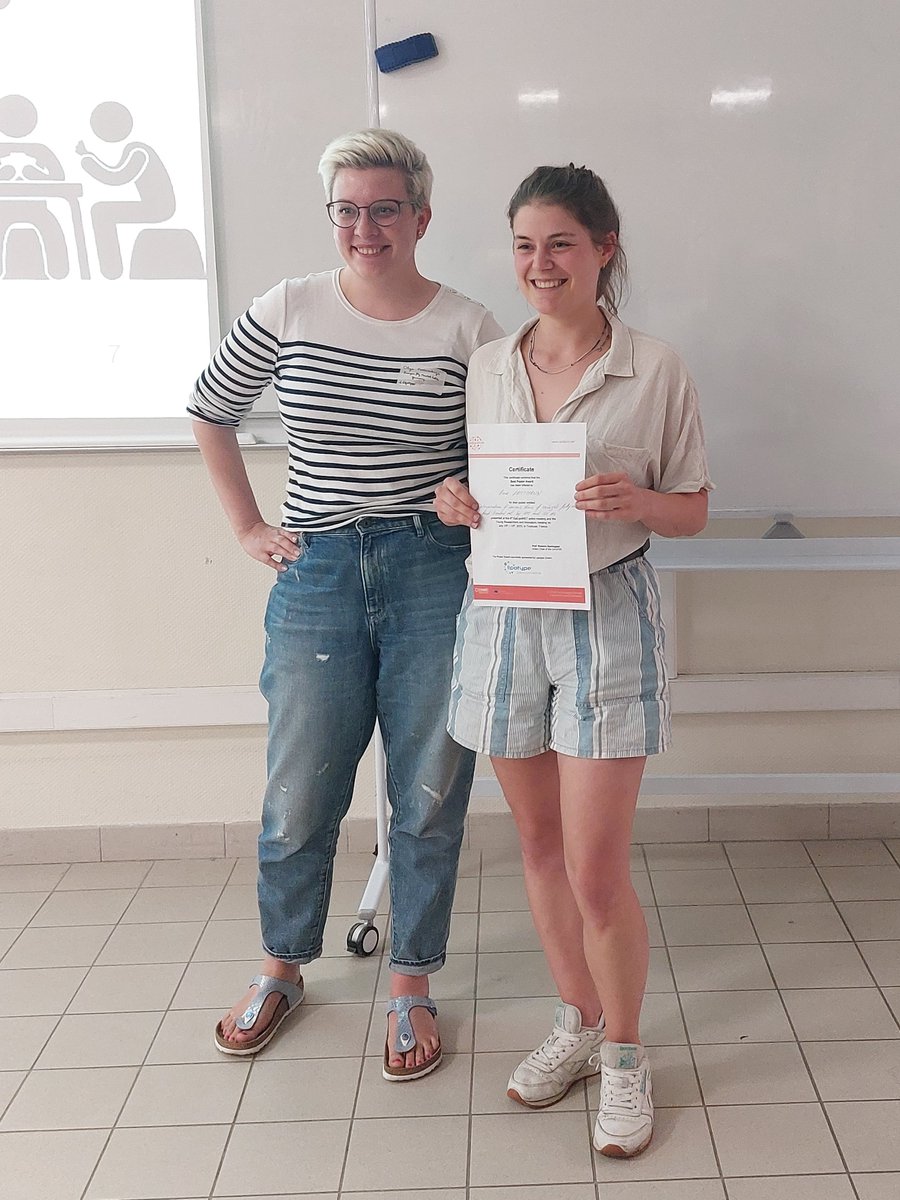 To finish a fantastic @EpiLipidNET meeting, Anne (@UniFAU @FoodSafetyQual) received the award for best poster! Thanks to @Lipotype_Global for sponsoring and @earlgrey_addict for representing. And congratulations to @Zhixu_Ni for best oral presentation!!