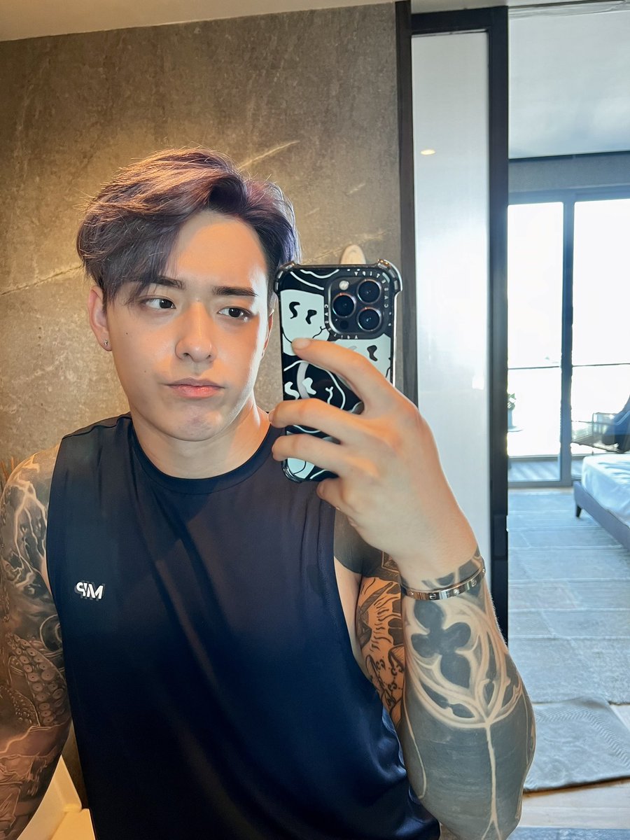 Titus Low ONLYFANS🍆 on Twitter: "trying a new color!"