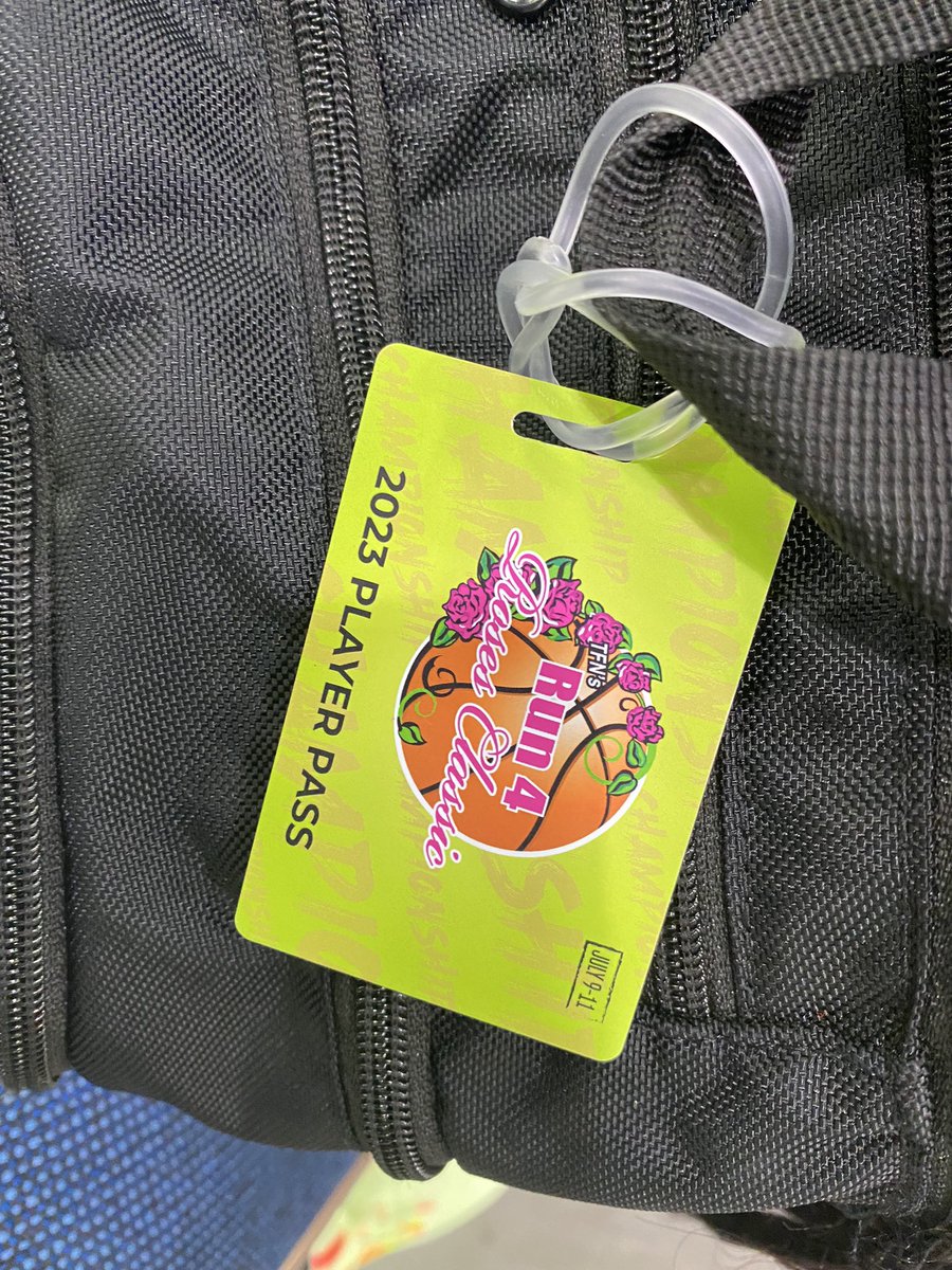 I enjoyed playing with some great teammates at The Run 4 Roses Classic in Louisville Kentucky this week! #FBC #summergrind <a href="/coachmincey/">Mario Mincey,Ed.S</a> <a href="/Jarrett_PRO/">Jarrett PRO</a> <a href="/PGH_Georgia/">Prep Girls Hoops Georgia</a> <a href="/CoachD_Brewton/">Destiny Brewton</a>