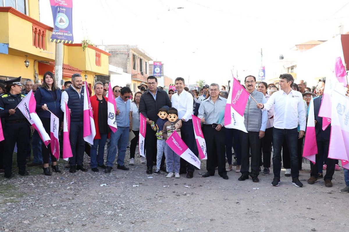 eduardorivera01's tweet photo. 👷🏻👷🏻‍♂ Arrancamos los trabajos de Pavimentación de las Calles Vicente Guerrero, Iturbide e Independencia, en la Colonia 16 de Septiembre Sur.

#ContigoYConRumbo seguimos chambeando para tener más calles de 10. https://t.co/VjeAqnzZCt