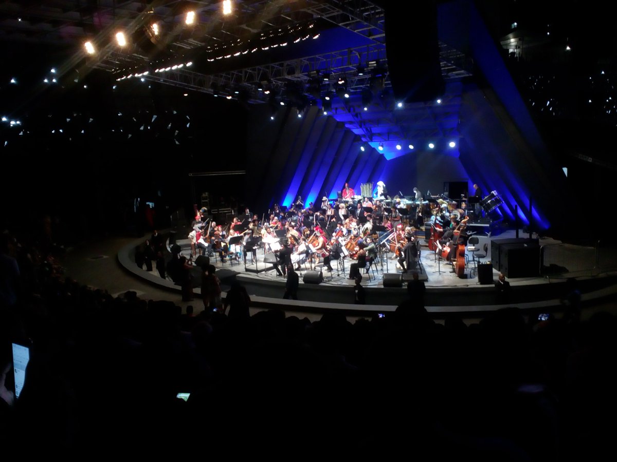 gleidsoncalves_'s tweet photo. Primeira vez que fui assistir à OSBA foi dia 12/10/2017, um dia mágico. Eu amo trilhas sonoras. Sempre admirei muito o esforço da orquestra em convidar as massas para concertos com músicas clássicas e populares.
Uma pena que tudo isso acabou e o elitismo venceu hoje. #VivaOSBA https://t.co/0XAekGCIHw