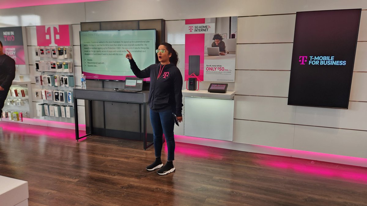 Dfelix01Dina's tweet photo. Seattle East is on Fire! Protecting their customers' investment is the #1 priority. Role playing and ah ha moments, lots of good info and happier customers. @arunramchan @NeethaDaniyel @jamie_woodruff9 @jorge_alvarez33 @MichaelThinger https://t.co/qWa80NRzu9