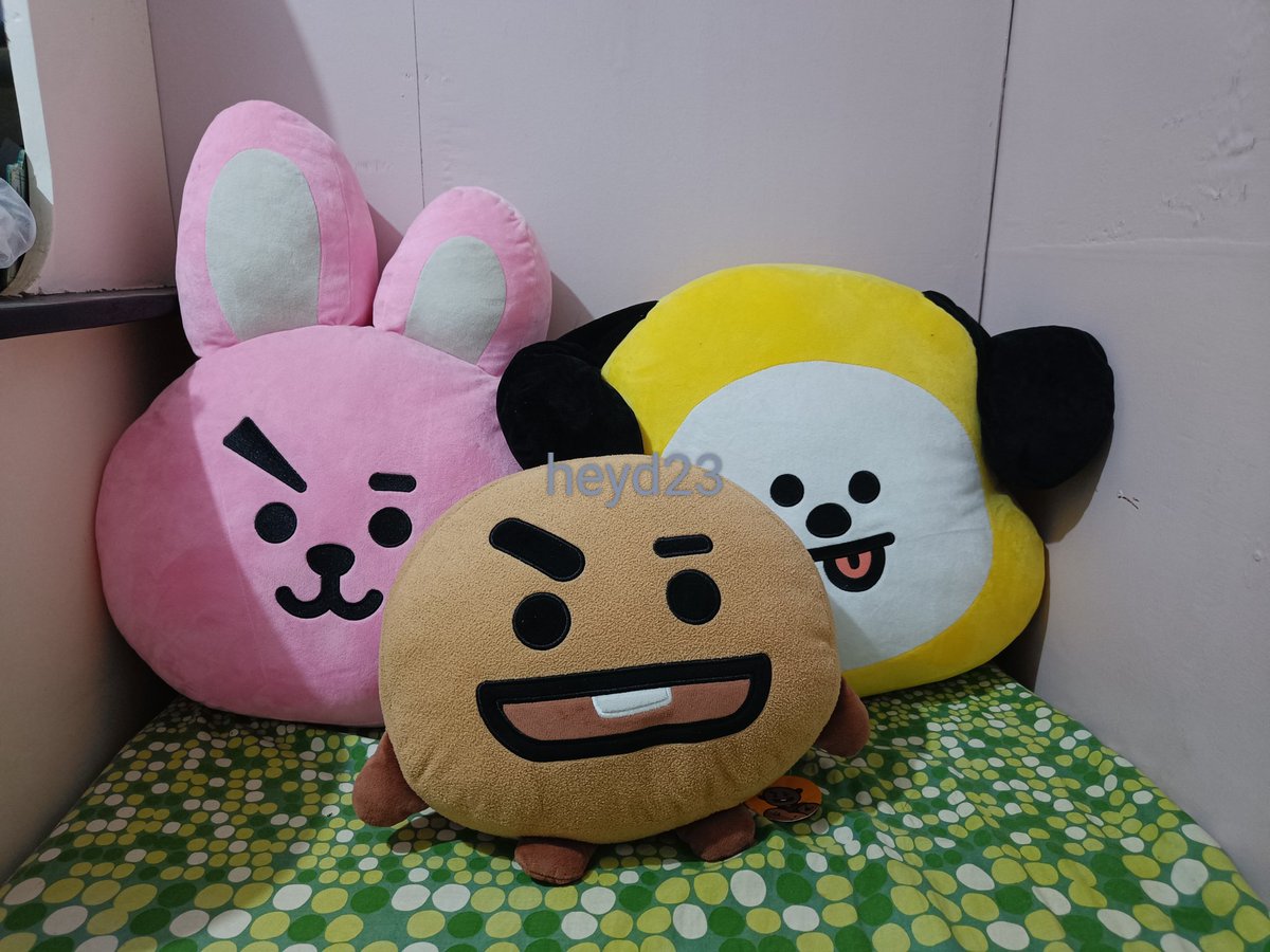 heyd23's tweet photo. LFS | WTS
hi, I am decluttering po, baka may interested, with dust bag po. na-stock po pero good condition po lahat.

Cooky (42cm) = 950
Chimmy (42 cm) = 950
Shooky (30cm) = 650

can do via shapi pero need po mag add ng konti for the fee.

BT21 CUSHION BTS BANGTAN https://t.co/T5JzDBu8tP