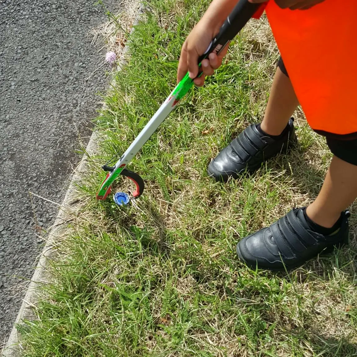 Litterwatch1's tweet photo. #sandwellcoronationclean with the children from 4CT Playhouse after school club #HateleyHeath.

The team loved #litterpicking and keeping their club clean &amp; tidy.

#thankyouall 

#environmentaleducation #litterpickingiscool #youngpeoplevolunteer 
@SercoESUK @sandwellcouncil https://t.co/KeGrlhbOub