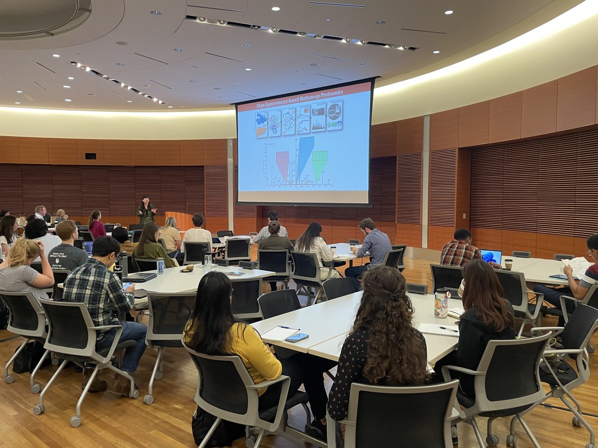 JoeLoo85614818's tweet photo. And more great talks this morning on metabolomics by Neha Garg @Neha10GT and quantitative proteomics by Lingjun Li @LingjunLi2 #MassSpecMadison https://t.co/cFJSUydRuD